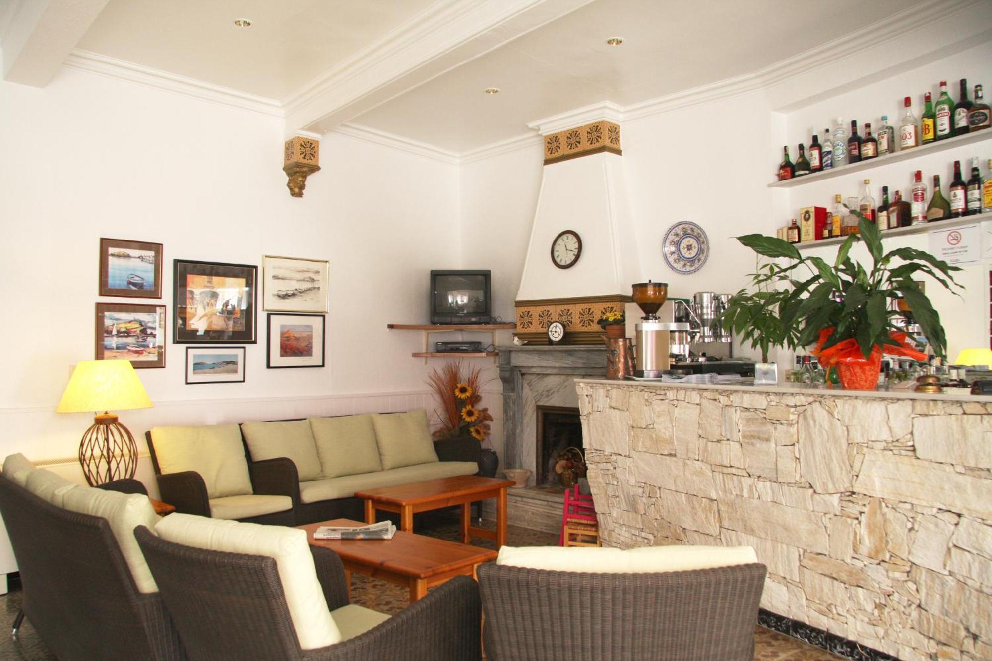 Hostal La Florida Llanca Luaran gambar